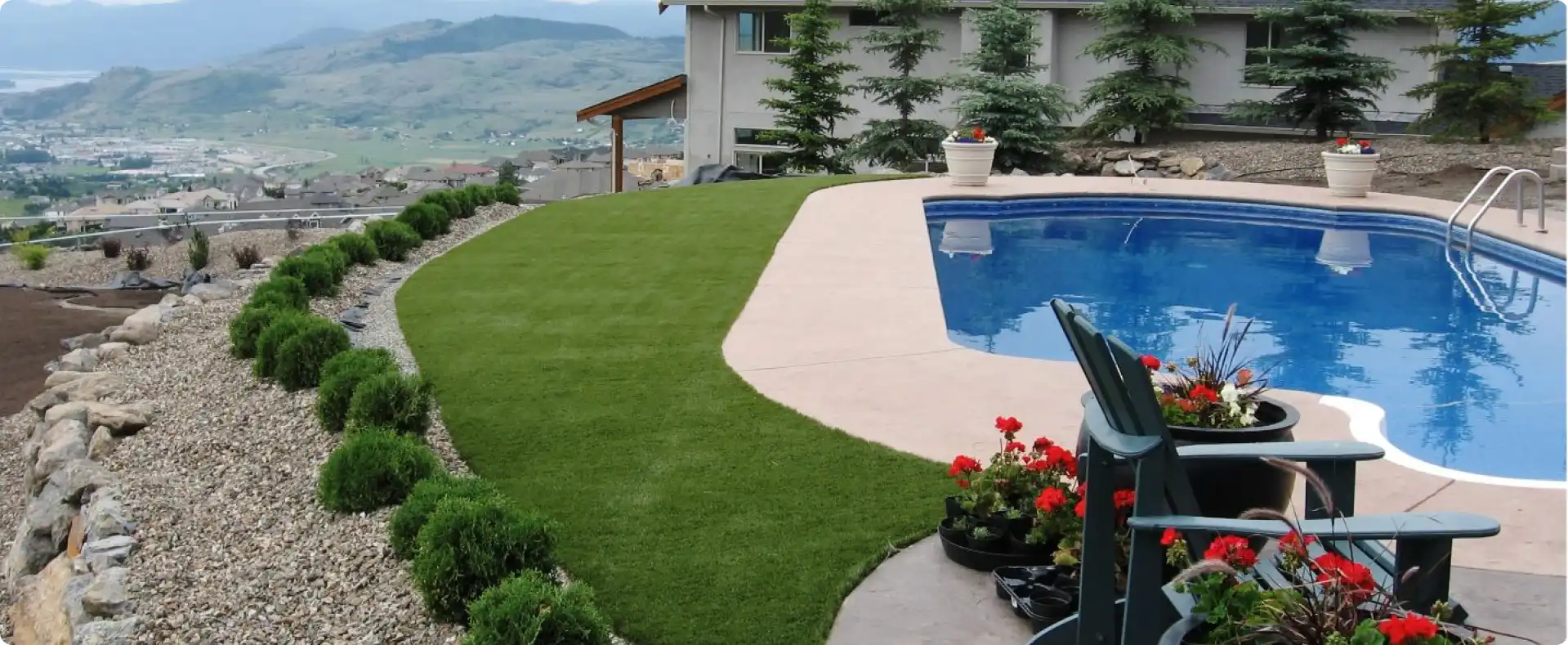 artificial grass lawn poolside