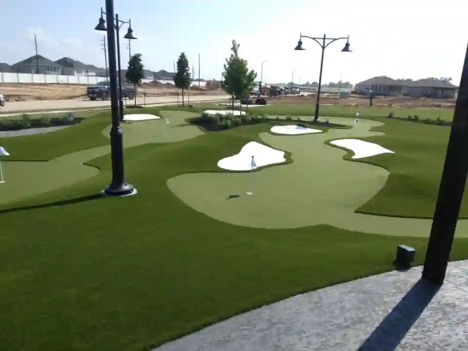 Commercial putting green installed by SYNLawn